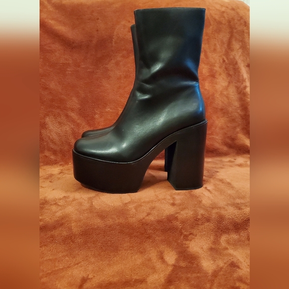 Jeffrey Campbell Shoes - JEFFREY CAMPBELL BLACK PLATFORM BOOTS